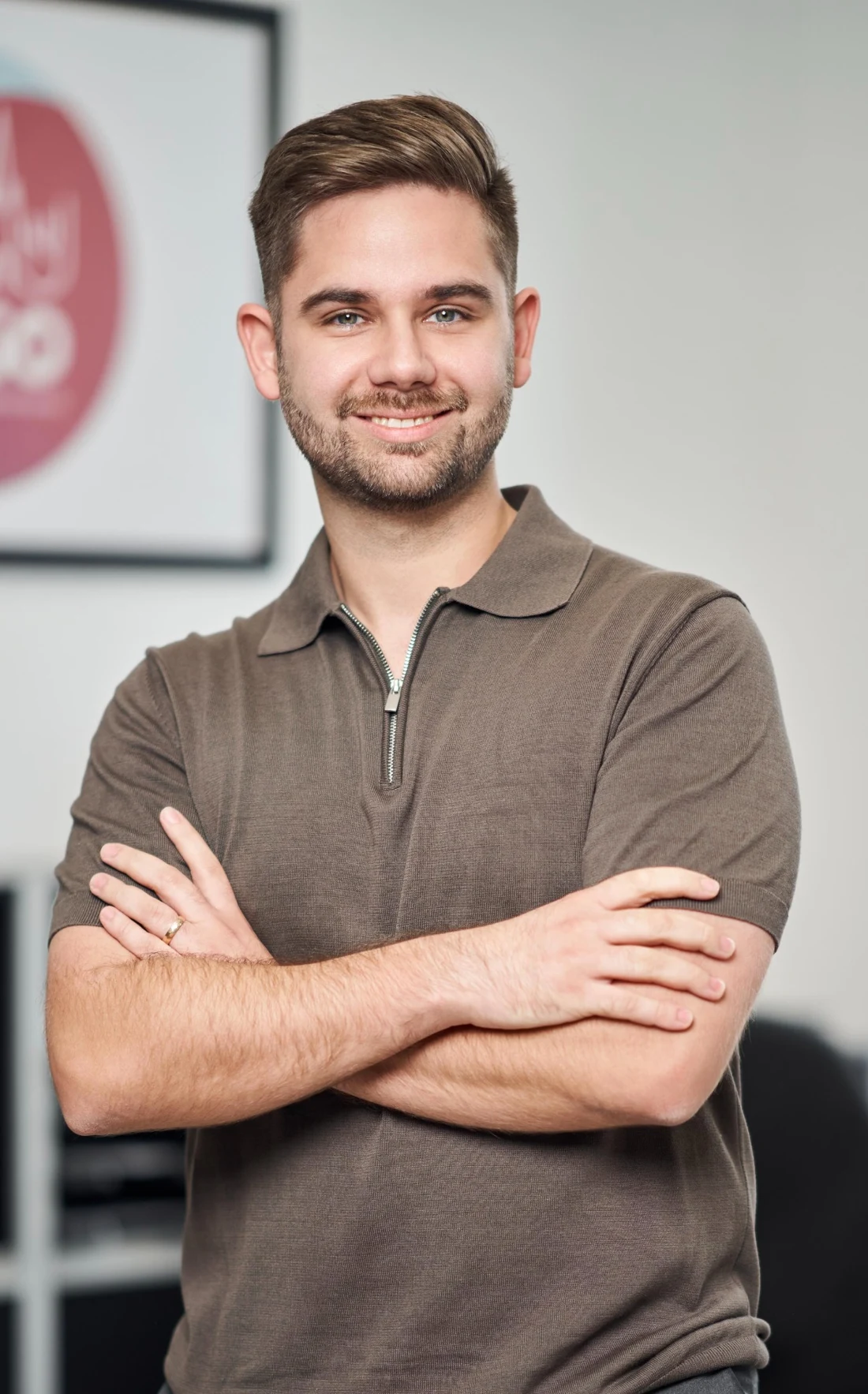 Jannik Weber in seinem Büro in Würselen